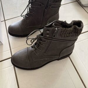 Dream Pairs Women's Lace Up Gray Boots